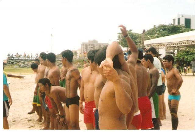 Índios na praia