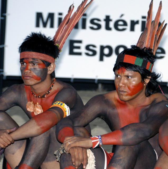 Índios sentados