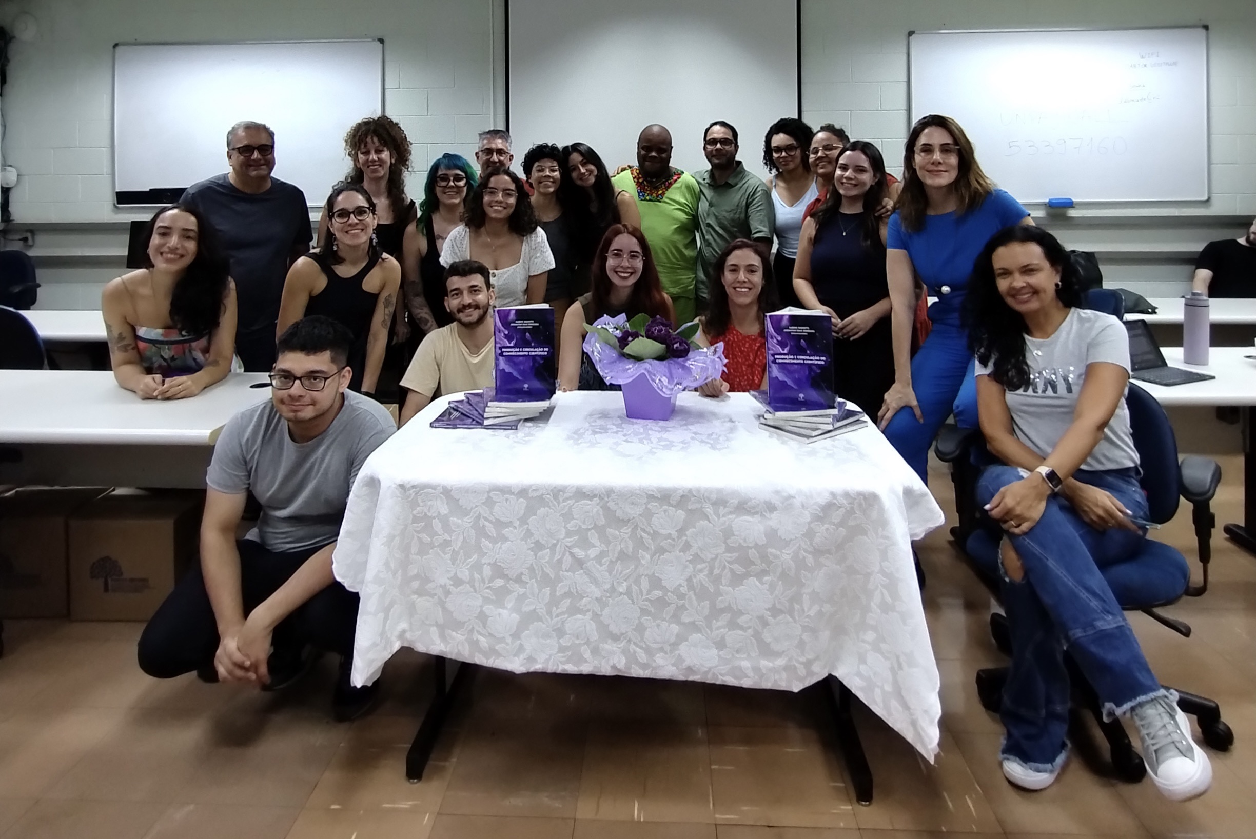 Lançamento do livro “Produção e circulação do conhecimento científico” encerra semana de recepção.