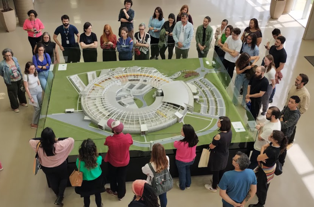 Alunos do Labjor participam de visita ao Sirius